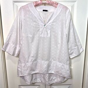 Made in Italy White Eyelet Cotton Top High-Low Hem V-Neck Button Front M